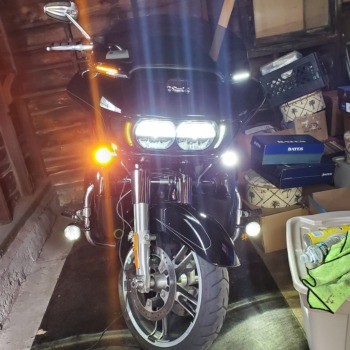 photo by Izzy Landau